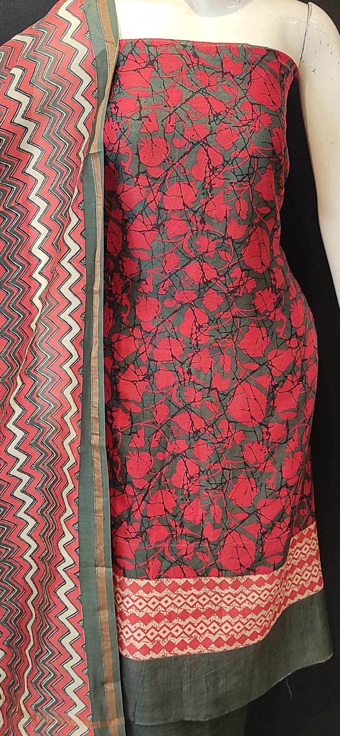 Maheshwari Silk Printed Unstitched Suit with Dupatta