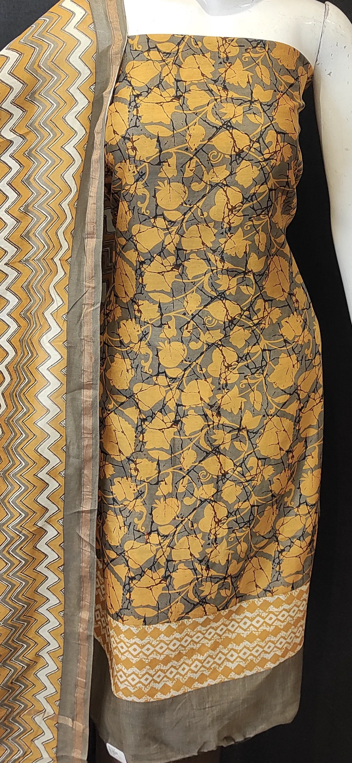 Maheshwari Silk Printed Unstitched Suit with Dupatta